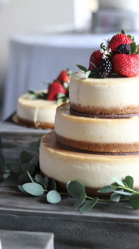 3 tier cake flanked by 2 side cakes. Just lovely! 3 Tier Cheesecake, Cheesecake Tier Cake, 2 Tier Cheesecake Wedding Cake, Simple Wedding Cheesecake, Cheesecakes For Weddings, Cheesecake Wedding Cakes, 2 Tier Cheesecake, Wedding Cheesecakes, Tiered Cheesecake