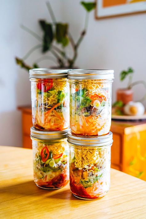 Thai Coconut Curry Instant Noodle Soup in a Jar | Meal Prep Instant Noodles Thai Peanut Meal Prep, Instant Noodles Meal Prep, Instant Noodle Soup In A Jar, Meal Prep Rice Noodle Jar, Mason Jar Rice Noodle Soup, Instant Noodle Meal Prep, Noodle Prep Meals, Instant Noodles Mason Jar, Lunch Meal Prep Soup