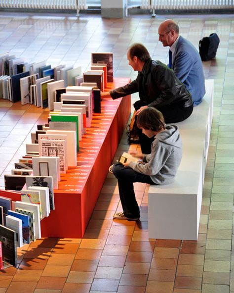 Book Exhibition Design, Library Reading Room, Book Exhibition, Showroom Inspiration, Museum Exhibition Design, Mini Library, Retail Store Display, Stall Designs, Exhibition Display