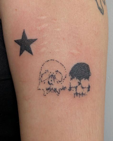 Fuzzy Dice Tattoo, Tattoo Ideas Grunge, Small Skull Tattoo, Funky Tattoos, Grunge Tattoo, Handpoke Tattoo, Flash Tattoo Designs, Creepy Tattoos, Tattoo Portfolio