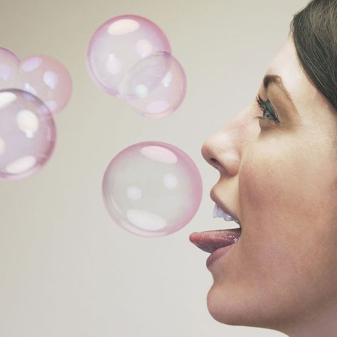 NEW ALCOHOLIC BUBBLES LET YOU GET WILLY WONKA LIT Edible Bubbles, Unique Food Gifts, Sweet Hampers, Out Of Your Mind, Birthday Gifts For Teens, Blowing Bubbles, Willy Wonka, Getting Drunk, Sweet Gifts