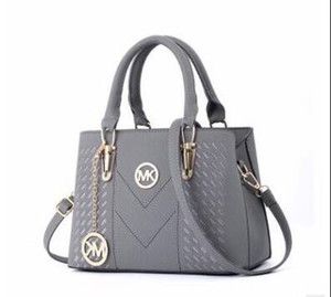 Women Designer Bags | Fashion Bags - Dhgate.com - Page 2 Work Purse, Ladies Bags, Casual Tote Bag, Pink Tote Bags, Commuter Bag, Classic Handbags, Crossbody Bag Women, Casual Tote, Womens Purses