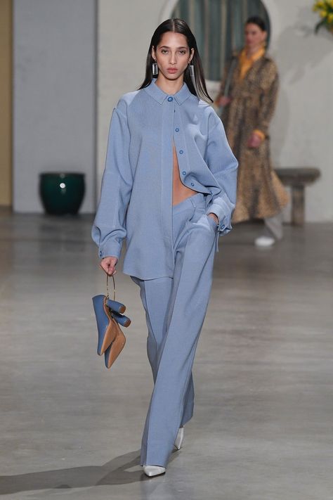 Jacquemus | Ready-to-Wear - Autumn 2019 | Look 29 Fashion Weeks, Giambattista Valli, 90s Runway Fashion, Women Fashion Edgy, Stil Inspiration, Jeans Casual, Blue Outfit, Mode Inspiration, Autumn Fashion Women