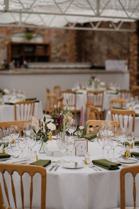 Green Wedding Napkins Table Settings, Round Table White Tablecloth, Wedding Table Tablecloth, Simple Centrepiece Wedding Round Table, Whimsical Wedding Round Table, Wild Flower Round Table, Round Table Minimalist Wedding, Simply Wedding Table Decor, Round Table Dinner Setting