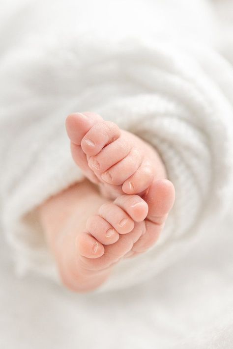 Newborn Feet Photos, Baby Feet Photography, Baby Feet Photo, Lifestyle Baby Photography, Natural Newborn Photos, 2d Artwork, In Home Newborn Session, Baby Image, Hoboken New Jersey