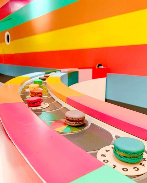 Color Factory on Twitter: "A rainbow of macarons on a custom-made conveyor  belt! 🌈(Photo by @px.raphaella) #colorfactoryco… " Popcorn Factory, Restaurant Kitchen Design, Color Factory, Belt Display, Sing 2, Interior Architecture Drawing, Simple Bedroom Design, Storefront Design, Pastel Designs