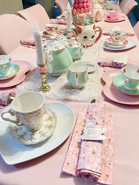 Aristocrats Birthday Party, Hello Kitty Tea Party Ideas, Aristocats Themed Dinner, Sanrio Tea Party, Aristocats Party Decorations, Hello Kitty Tea Party, Aristocats Tea Party, Kitty Tea Party, Aristocats Birthday