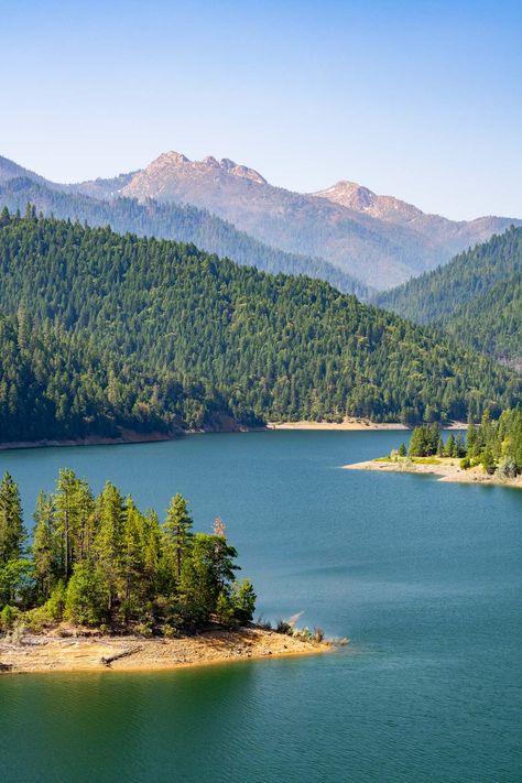 15 LEGENDARY Oregon Lakes Perfect for Summer (+ Photos) Pnw Camping, Oregon Lakes, Oregon Nature, Grants Pass Oregon, Trillium Lake, Oregon Living, Travel Oregon, East Lake, Mirror Lake