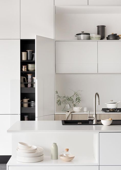 How to get maximum impact for a minimalist white kitchen White Minimal Kitchen, Minimalist White Kitchen, Modern Ikea Kitchens, White Contemporary Kitchen, White Kitchen Cupboards, Modern Contemporary Kitchen, Contemporary Kitchen Cabinets, Kitchen And Laundry, Joinery Design