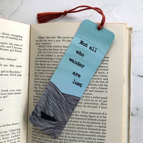 Bookmarks Quotes, Book Crafts Diy, Teacher Thank You Cards, Bookmarks For Books, Creative Bookmarks, Bookmark Craft, Personalized Bookmarks, Unique Bookmark, Quick Crafts