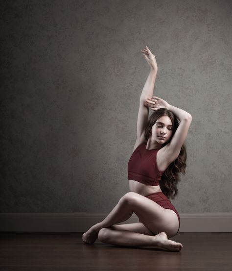 📷 by Stephanie Thornton www.thatamazingphotographer.co.uk Ballet Poses Photography, Simple Dance Poses, Contemporary Photoshoot, Contemporary Dance Photography Poses, Contortion Poses, Modern Dance Poses, Contemporary Dance Photography, Photoshoot Lookbook, Pose Sitting