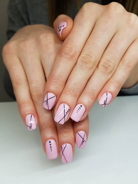 Line Art Nails Simple, Short Nail Line Designs, Straight Line Nail Designs, Lines And Dots Nail Art, Straight Line Nail Art, Nail Line Designs, Nails Court, Nail Designs With Lines, Geometric Nail Designs