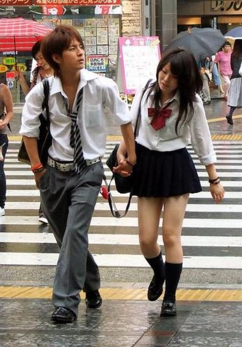 Japanese Uniform, Japanese High School, School Uniform Fashion, 일본 패션, Harajuku Girls, Gyaru Fashion, Japanese School, School Uniforms, Japanese Aesthetic