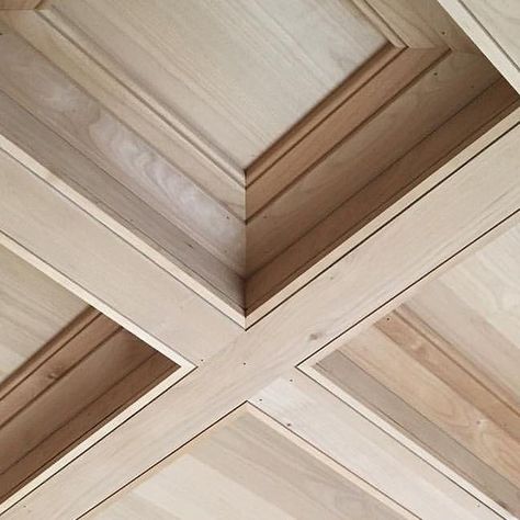 Can Chandelier, Modern Coffered Ceiling, Coffered Ceiling Family Room, Wood Coffered Ceiling, Coffer Ceiling, Resort House, Coffered Ceiling Design, Hotel Room Interior, Ceiling Details