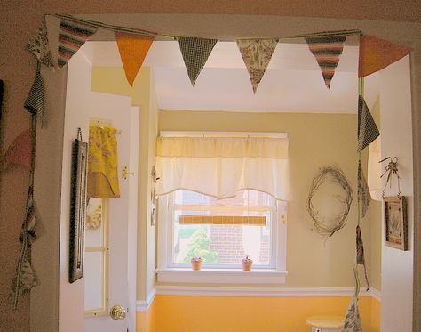 Waldorf Bedroom, Waldorf Playroom, Morning Verses, Nature Display, Morning Circle, Nursery Nook, Rest Time, Waldorf Crafts, Flag Garland