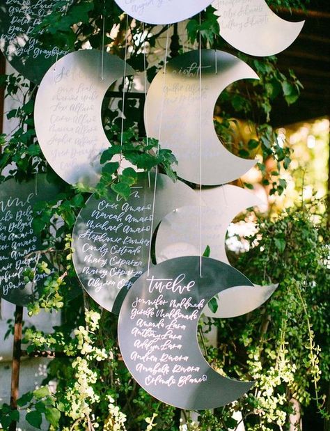 26 metal crescent moon seating chart in the greenery is a cute idea to rock - Weddingomania Celestial Wedding Theme, Starry Night Wedding, Wedding Theme Inspiration, Moon Wedding, Celestial Wedding, Wedding Table Plan, Salou, Seating Plan, Desert Wedding