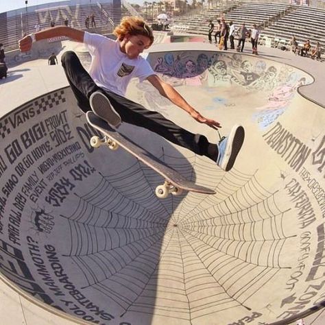 Curren Caples, Skate Photography, Skateboard Pics, Skate Vibes, Skateboard Photos, Skateboard Pictures, Skateboarding Tricks, Skate Photos, Skate And Destroy