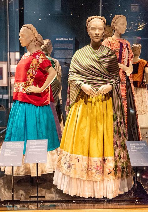 Latin American Traditional Clothing, Traditional Latin American Clothes, 1960s Mexican Fashion, Mexico Traditional Clothes, Traditional Mexican Outfits For Women, Spanish Traditional Dress, Vintage Mexican Fashion, Traditional Mexican Clothing, Mexican Traditional Clothing