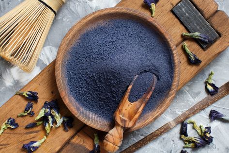 Butterfly Pea Powder, Blue Matcha, How To Make Butterfly, Rice Desserts, Butterfly Pea Flower Tea, Butterfly Pea Tea, Indigo Flower, Colorful Dishes, Butterfly Pea Flower