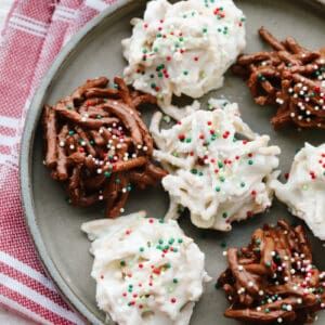 No Bake Haystack Cookies, Hay Stacks, Haystack Cookies, Magnolia Bakery Banana Pudding, How To Store Bread, Peanut Butter No Bake, The Recipe Critic, Recipe Critic, Peppermint Cookies