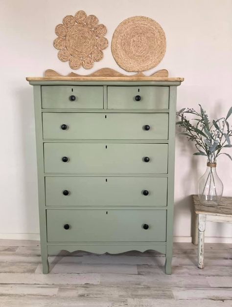 Sage Painted Dresser, Sage Green Dresser Makeover, Sage Green Dresser, Mint Green Furniture, Sage Green Furniture, Green Painted Furniture, Painted Bedroom, Redesign Ideas, Colorful Dresser