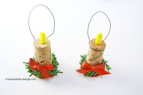 Not only are these wine cork ornaments super pretty, they are also super simple to make! Champagne Cork Crafts Christmas, Cork Holiday Crafts, Wine Cork Animals Diy, Wine Cork Crafts For Kids, Reindeer Cork Ornaments Diy, Christmas Ornaments To Make And Sell, Wine Cork Ornaments Diy, Cork Ornaments Diy, Christmas Cork Crafts