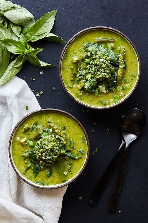 Green Minestrone Soup, Green Minestrone, Soup With Basil, Gluten Free Soup Recipes Glutenfree, Gluten Free Pesto, Plant Based Soups, Green Soup, Minestrone Soup, Homemade Pesto