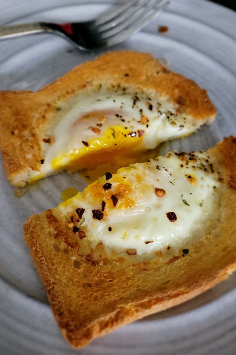 Air fryer egg in a toast is a new way to make breakfast sandwich quick and easy without babysitting the stove. I love how it turns DELISH and crispy, and the yolk can be done to your liking. How To Cook Eggs In Air Fryer, Fried Egg Sandwich Air Fryer, Air Fryer Eggs And Toast, Air Fryer Egg Toast, Air Fryer Breakfast Sandwich, Kalorik Air Fryer, Air Fryer Frittata, Airfryer Breakfast, Daily Yum