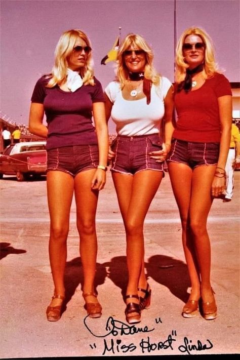 70s Fashion Magazine Print Ads, 70s Models 1970s, Authentic 70s Fashion, 1970s Summer Fashion, Metal Girl Style, 1970s Photography, Biker Chick Outfit, Retro Summer Outfits, Linda Vaughn