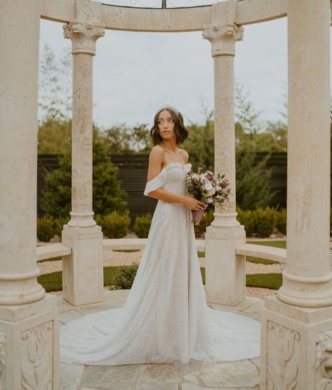 Brooklyn and Bailey on Instagram: “👰🏻‍♀️✨” Black Tie Wedding Theme, Bailey Mcknight, Wedding Dress Suit, Forest Theme Wedding, Brooklyn And Bailey, Bridal Photoshoot, Dream Wedding Ideas Dresses, Wedding Dress Shoes, Shortening