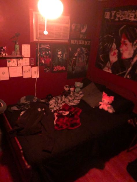 Mcr Bedroom, Emo Bedroom 2000s, Emo Living Room, 2000s Emo Room, Dark Red Room Aesthetic, Black And Red Room, Emo Room Aesthetic, Mall Goth Room, Dark Red Room