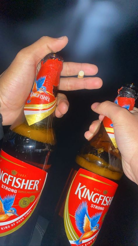 Ciggrates Snaps, Kingfisher Beer Snap, Daru Pic, Drinking Snap, Alcoholic Drinks Snap, Daru Bottle Drinks, Cigratte Snapchat, Alcohol Snap, Drinking Alcohol Aesthetic