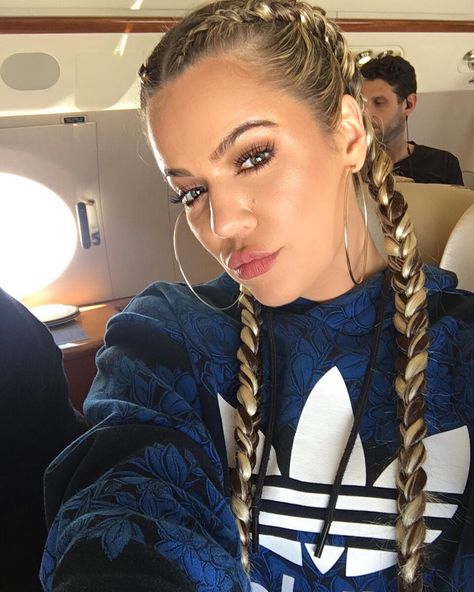 @LunasAngel♡ Balayage, Estilo Khloe Kardashian, Kardashian Braids, Khloe Kardashian Style, Braids With Shaved Sides, Kloe Kardashian, Boxer Braids, Braids With Extensions, Hair Solutions