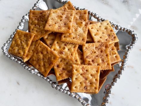 Butter-Baked Saltine Crackers Butter Baked Saltine Crackers, Mini Saltine Cracker Recipes, Saltine Crackers Recipe, Dip Party, Cajun Christmas, Cheese Dreams, Last Minute Appetizer, Dips Recipes, Southern Living Recipes