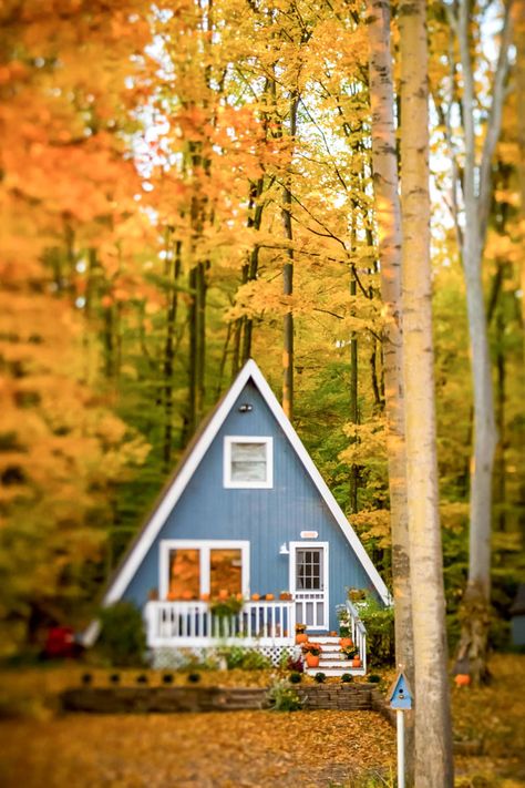 World At Night, Small House In The Woods, Home Ideas Kitchen, A Frame Cabins, Autumn Home Decor, Frame Cabin, Retro Living Rooms, A Frame Cabin, A Frame House