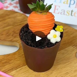 5.2M views · 74K reactions | Easter dirt cups 🥕 Milk chocolate cups filled with chocolate mousse and Oreo cookie crumbs and topped with a chocolate covered strawberry. For the cups I filled disposable Dixie cups with 50express milk chocolate melting wafers from Bakers Express . I set them in the freezer for 5 minutes and added a second coat before removing from the cup. #easter #easterideas #easterinspo #mousse #chocolatemousse #easterdessert #easterbaking #oreo #oreos #chocolatecups | beautyanddasweetz | Beyoncé · TEXAS HOLD 'EM Cake Pops, Easter Dirt Cups, Oreo Cookie Crumbs, Mold Cookies, Desserts Holiday, Dixie Cups, Easter Cake Pops, Food Reels, Chocolate Melting