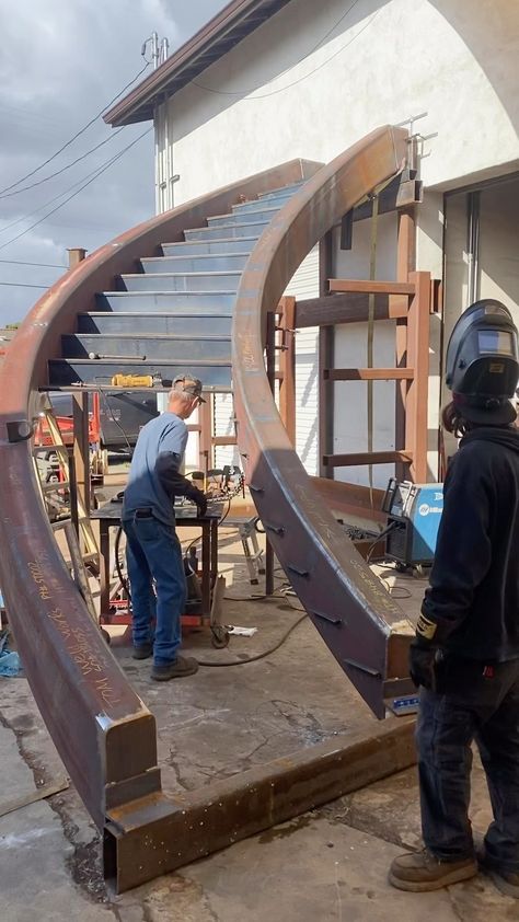 1 flight of 2 this staircase is rad! 🚨Follow our new company in the making🚨 @coprimi_official #welding #welder #fabrication #weld… | Instagram Steel Railing Design, Circular Stairs, Staircase Railing Design, Balcony Railing Design, Steel Stairs, Stairway Design, Home Design Floor Plans, Door Design Modern, Curved Staircase