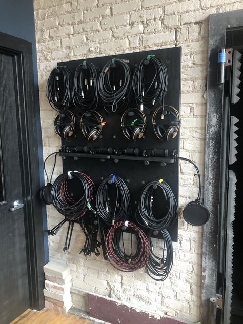 Music Studio Cable Storage, Audio Video Room Design, Music Lesson Studio Design, Pegboard Music Studio, Recording Studio Cable Storage, Music Organization Ideas, Home Music Recording Studio, Music Studio Storage Ideas, Sound Equipment Storage