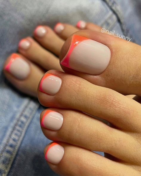 26. Pink and Orange Ombre French Pedicure Most of us have more attention to our fingertips, and forget about our toes. Your fingernails shouldn’t... Orange Toe Nails, Pink And Orange Ombre, Trendy Pedicure, Toe Art Designs, Pink Pedicure, Pretty Pedicures, French Pedicure, Pedicure Ideas, Pedicure Colors