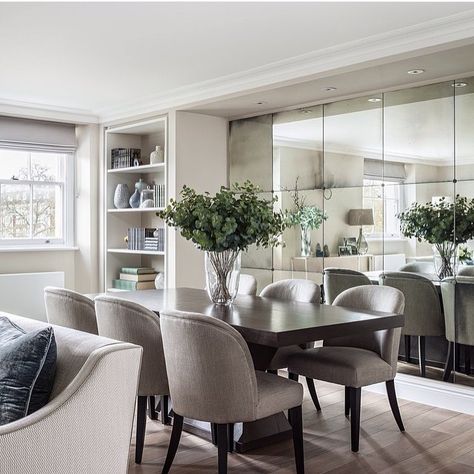 Robert Langford London Pyramid Dining Table & Washington chairs in room designed by @gordondufflinton Room Mirror Ideas, Mirror Dining Room, Mirror Wall Bedroom, Mirrored Wall, Mirror Design Wall, Contemporary Dining Room, Dining Room Small, Small Dining, Dining Room Walls