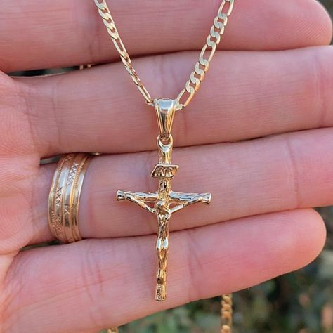 Embrace Timeless Style And Faith With Our Rustic Cross Necklace, Featuring A Uniquely Crafted Cross With A Diamond Cut Design That Adds A Touch Of Brilliance To Its Rugged Charm. Paired With A Classic Valentino Chain, This Necklace Is Both Versatile And Elegant, Making It A Perfect Accessory For Both Men Product Details Material: 14k Gold Filled Metal Purity: 14k Chain Size: 24" Inches Chain Thickness: 2.3mm Pendant Size: 33x18mm Chain Style: Figaro Link Gender: Male Clasp Type: Lobster Claw Age Gold Cross Chain For Men, Gold Mens Jewelry, Gold Jewelry Aesthetic Men, Gold Jewelry Men, Sarah Core, Gold Jewelry For Men, Cross Necklace Mens, Cross Necklace For Men, Cross Necklace Gold