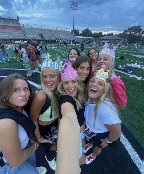 Drake Senior Crown, Senior Crown Ideas Taylor Swift, Senior Picture Prop Ideas High Schools, Fun Senior Things To Do, Senior Year Vibes, Senior 2024 Ideas, Senior Crown Ideas 2024, Professional Cheer Pictures, Senior Year Activities Ideas