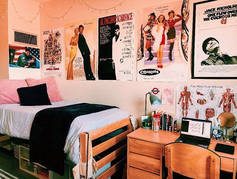 Dorm Room Movie Posters, Dorm Room With Posters, Movie Poster Room Decor Aesthetic, Dorm Room Designs Vintage, Movie Posters Room Decor, Dorm Poster Wall, Posters For Dorm Room, Retro Dorm Room, Uni Decor