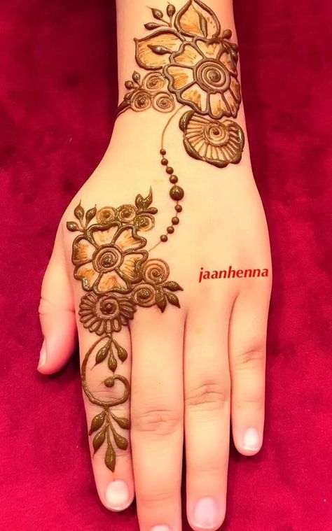 Aesthetic Minimal Mehndi, Minimal Mehndi Design, Minimal Mehndi, Latest Mehndi Design, New Mehndi Design, Short Mehndi Design, New Mehndi, Simple Mehendi Designs, Henna Designs For Kids