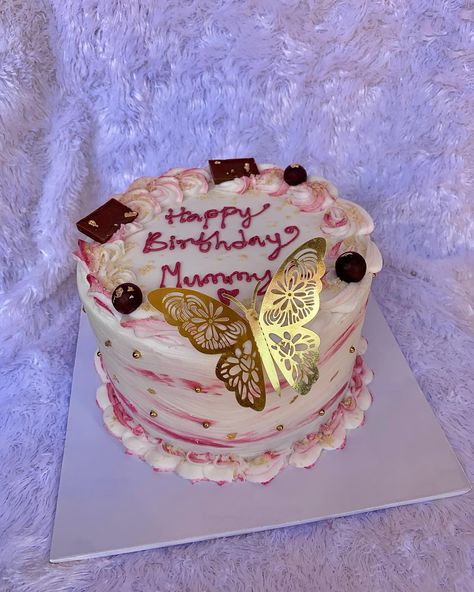 ✨💜 Happy Birthday Mummy 🤍✨ . . Size: 7 inches double layers cake . . . #explore #explorepage #cakevendorinlagos #buttercreamcakes #cakesinagbara #cakesinojo #affordablecakes #creamcakes #cakesinijanikin #doublelayerscake #vanillacakes #buttercreamcakesinlagos #budgetfriendlycakes #cakesiniyanaisashi #cakesiniyanaera #cakesformum Happy Birthday Mama Cake, Mama Cake, Mum Cake, Layers Cake, Happy Birthday Mum, Double Layer Cake, Happy Birthday Mummy, Happy Birthday Mama, Healthy Sweets Recipes