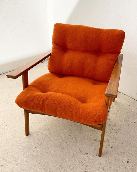 Midcentury walnut armchair with orange nubby fabric. Great color! [SOLD] ⠀⠀⠀⠀⠀⠀⠀⠀⠀ MCM musical instruments acrylic on board painting. Great colors and big large size. 35” x 45” $425 ⠀⠀⠀⠀⠀⠀⠀⠀⠀ View & purchase through link👆🏽 DM with additional questions All sales as-is and final. Please pick up within 48 hours to avoid a storage fee. Open daily 💚 ⠀⠀⠀⠀⠀⠀⠀⠀⠀ —————————> #austinvintage #austininteriors #austinhome #mcmchair #midcenrurymodern #mcmhome 1970’s Furniture, 60s Armchair, 70s Chairs, Mcm Chair, Walnut Armchair, Board Painting, Austin Homes, St Mary, On Board