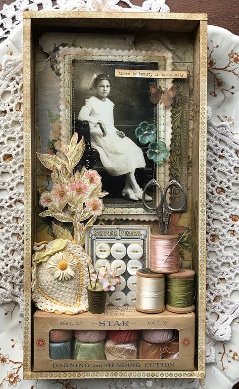 Shadow Box Kunst, Shadow Box Memory, Art Altéré, Hantverk Diy, Vintage Sewing Notions, Shadow Box Art, Altered Boxes, Family Keepsakes, Sewing Rooms