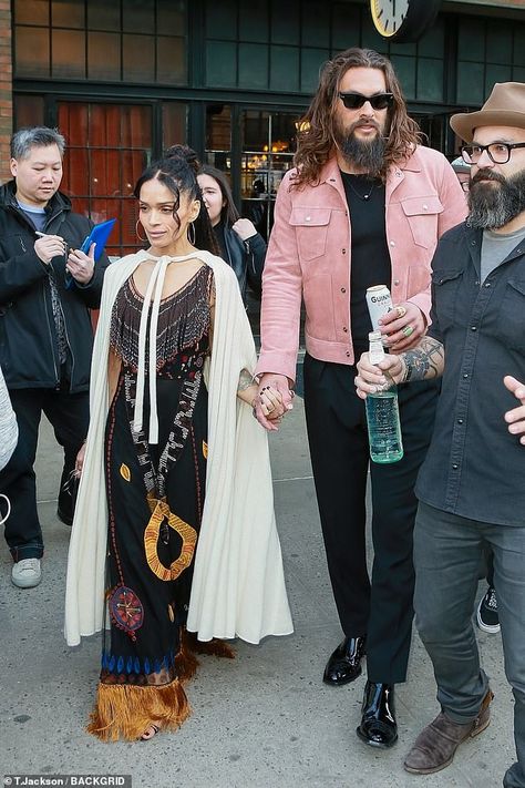 How To Look Otherworldly, Indigenous Winter Clothing, Jason Momoa 2023, Mountain Style Fashion, Jason Momoa Lisa Bonet, Game Of Thrones Premiere, Cosby Show, Jason Momoa Aquaman, Romantic Clothing