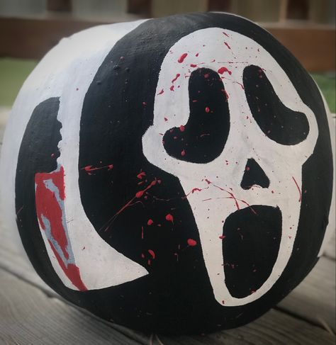 Pumpkin Painting Ideas Gost Face, What To Draw On A Pumpkin, Pumpkin Painting Ghost Face, Halloween Painting Ideas On Pumpkins, Pumpkin Painting Scary Ideas, Scream Pumpkin Painting Ideas, Pumpkin Painting Ideas Horror, Pumpkin Painting Ideas Ghostface, Ghost Face Painted Pumpkin