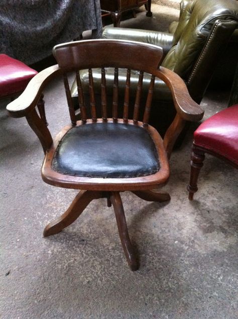 1930 Office Desk Swivel Chair in oak with black leather seat Antique Oak Desk, Vintage Office Furniture, Library Desk, Vintage Office Chair, Cheap Office Chairs, Rocking Armchair, Folding Beach Chair, Rocking Chair Nursery, Gold Chair